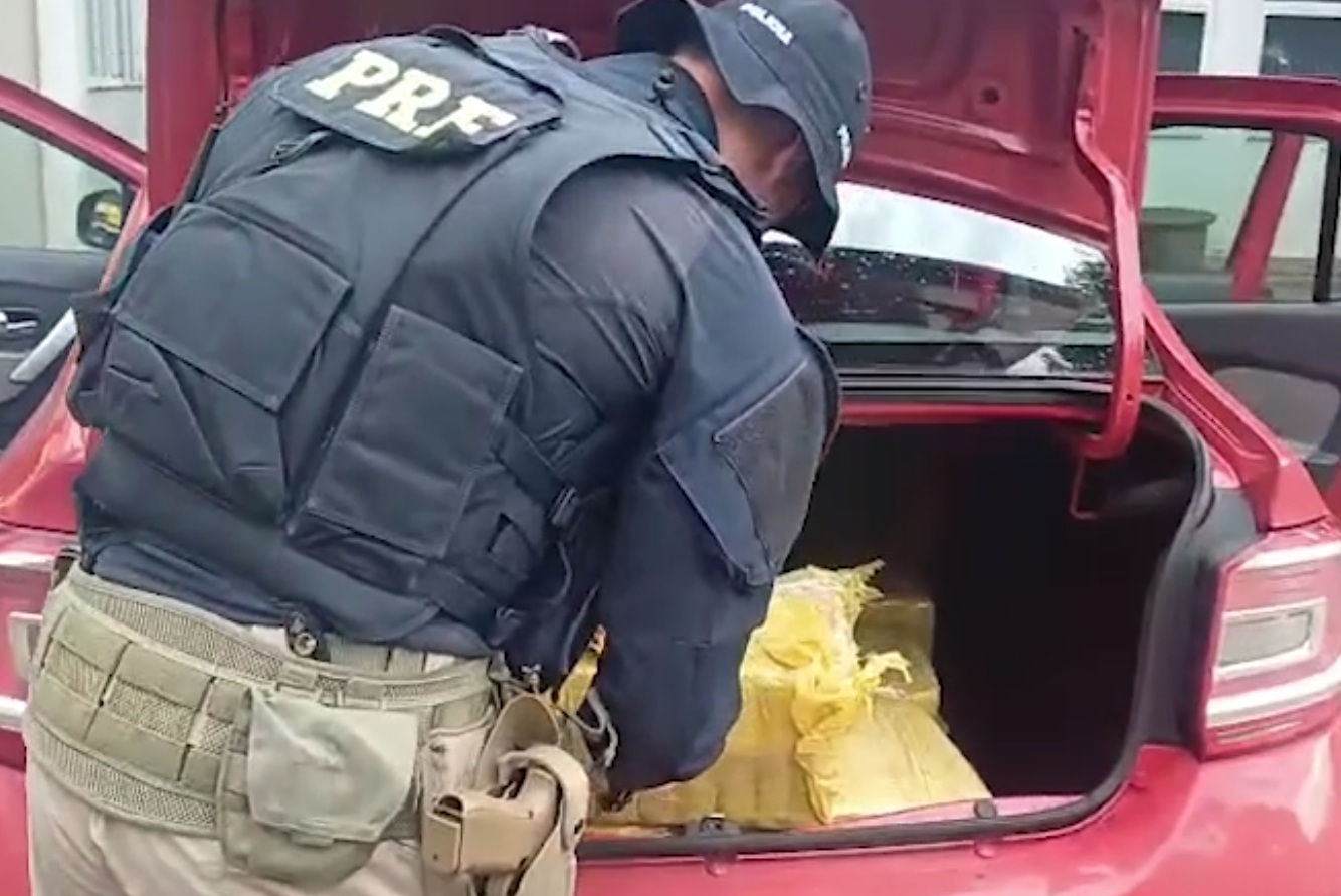 Casal venezuelano é detido com cerca de 100 kg de maconha em Chapecó