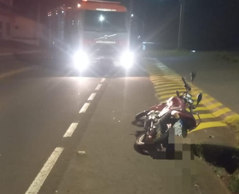 Motociclista é socorrida inconsciente após queda no Contorno Viário de Campo Erê