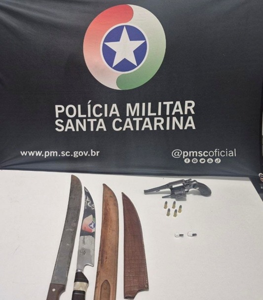 Homem é preso após tentar atropelar policial durante fuga em Chapecó