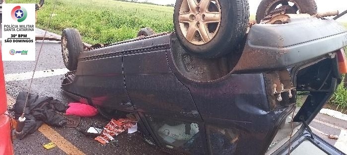 Adolescente de 16 anos furta veículo para transportar drogas, capota durante fuga e é apreendido