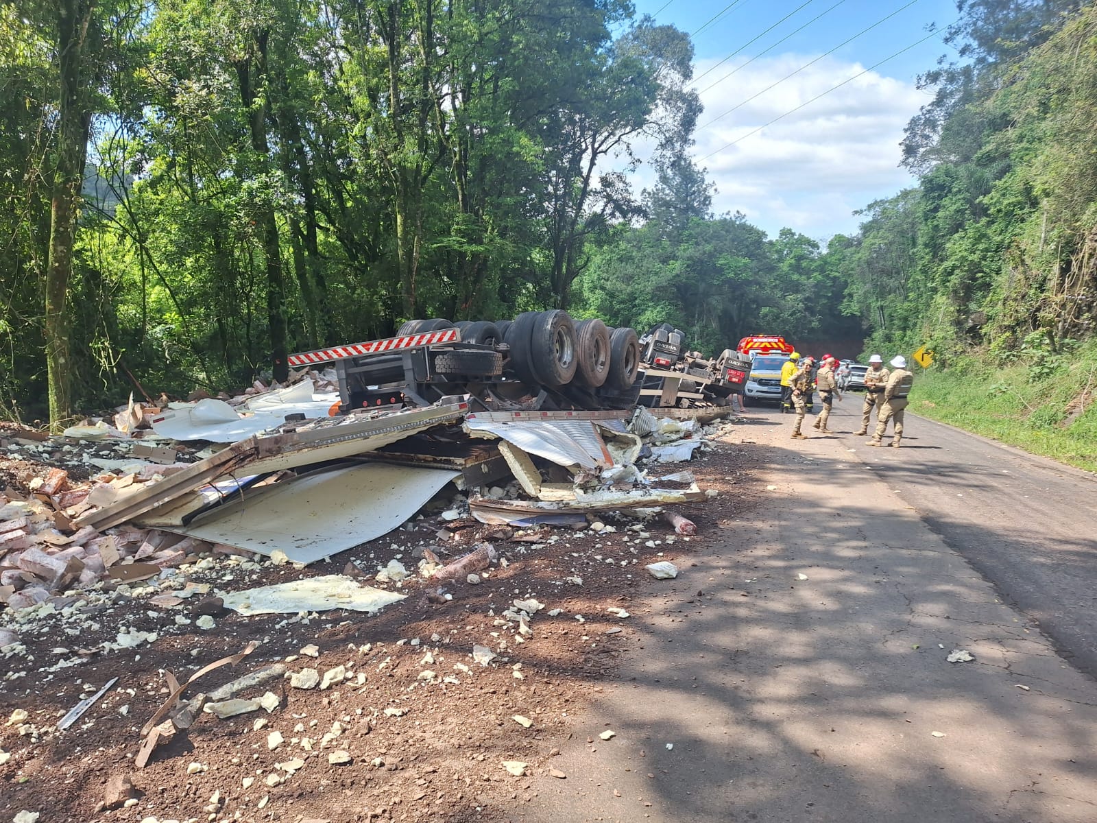 Idoso morre em capotamento de caminhão na SC-283, em Seara