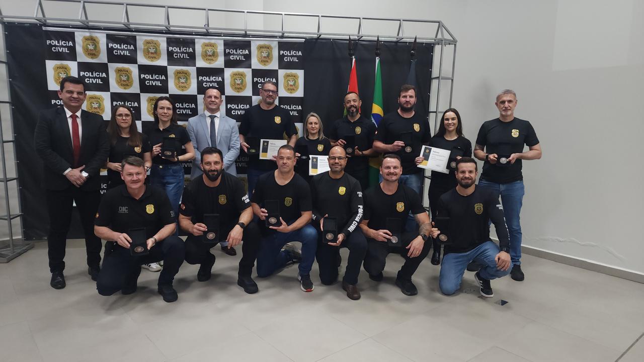Policiais civis da região de maravilha recebem medalha de mérito policial