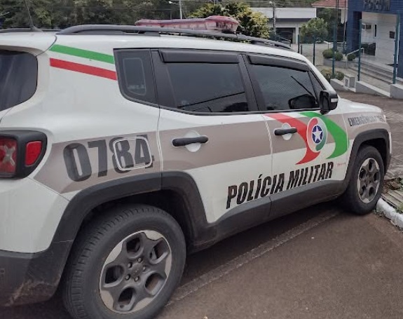 Homem de 25 anos é suspeito de tentar sufocar a mãe com travesseiro em São Domingos