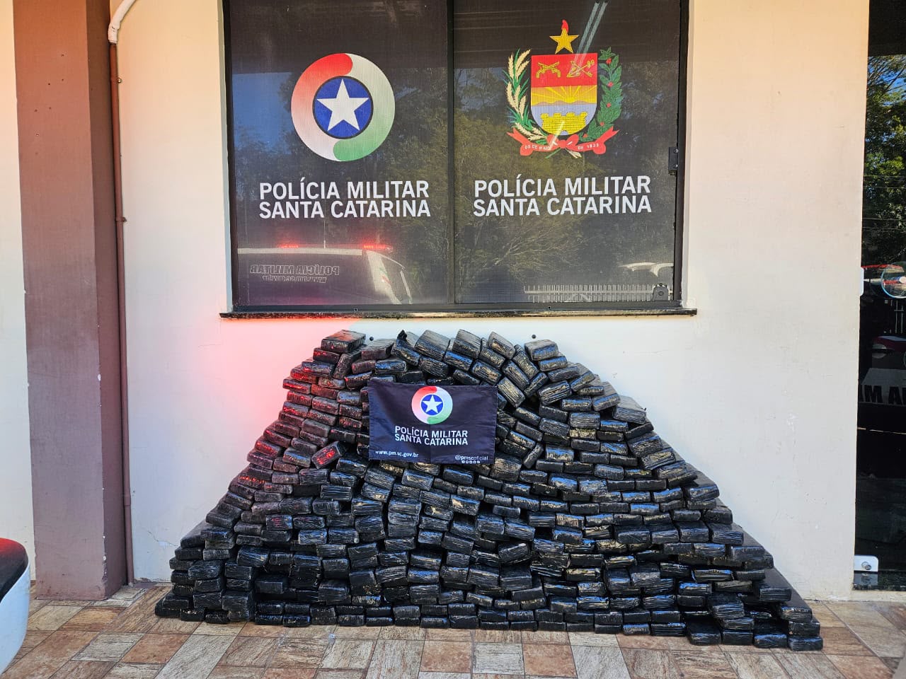Dois homens são presos com cerca de 250 quilos de maconha em São Lourenço do Oeste