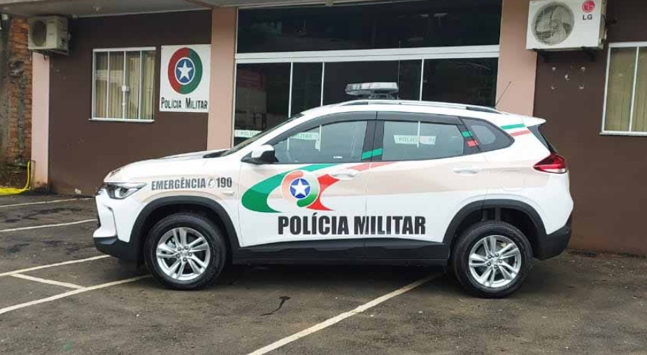 Menor de 15 anos é flagrado dirigindo carro com tio sem CNH no banco do passageiro em Saltinho