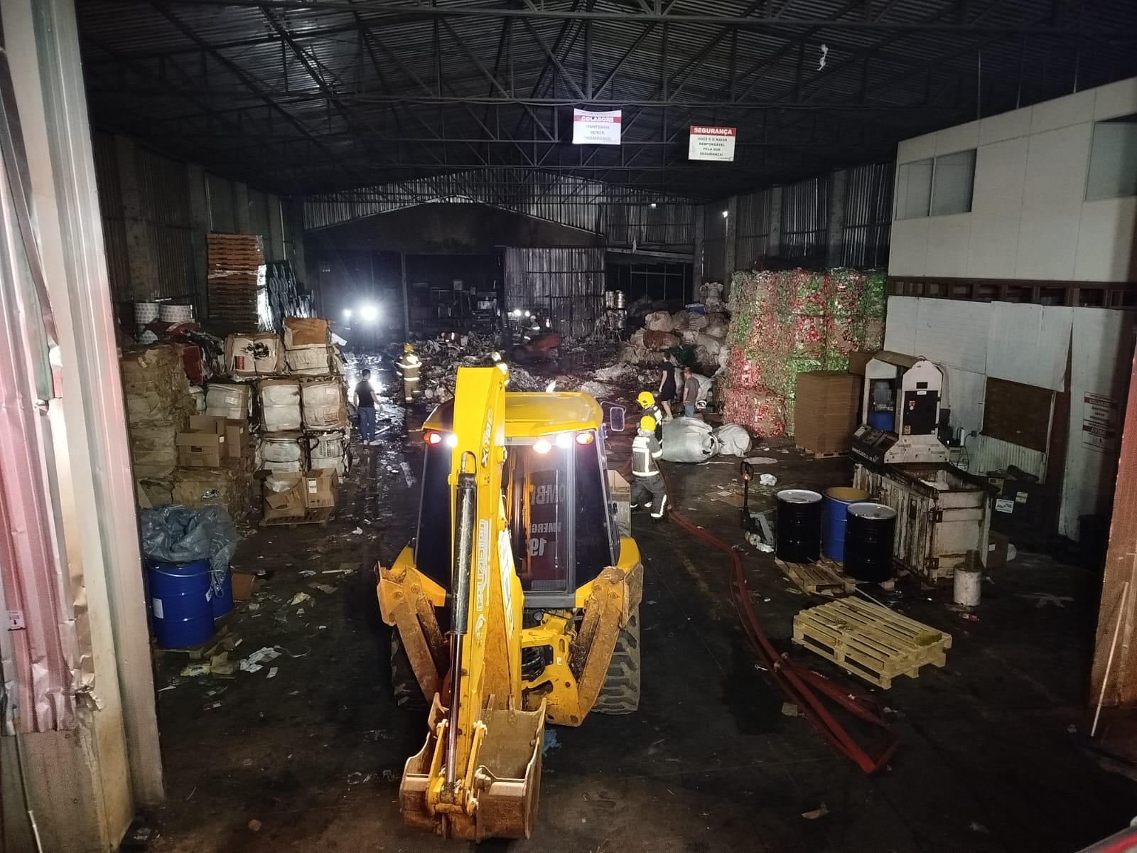 Incêndio em indústria de papelão é controlado por bombeiros em São Lourenço do Oeste