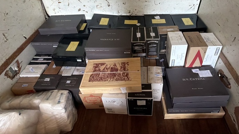 Homem é preso com cerca de 90 caixas de vinho estrangeiro em Guarujá do Sul