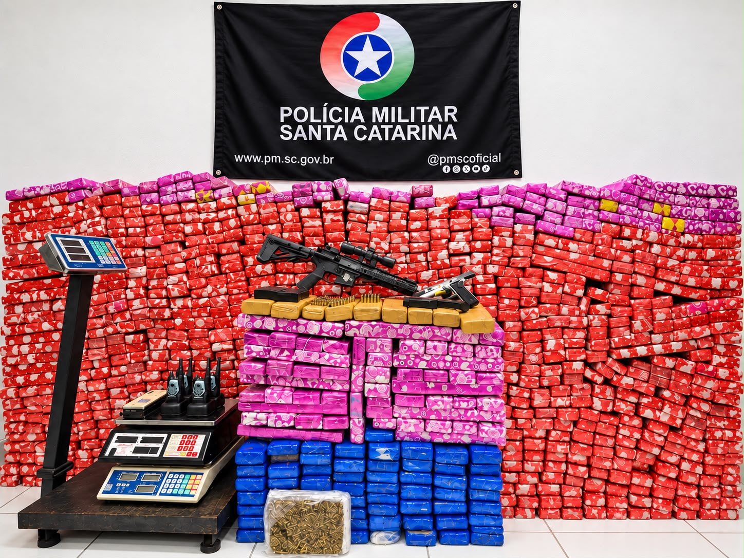 Maconha, fuzil, pistola, munições e outros materiais são apreendidos em São José