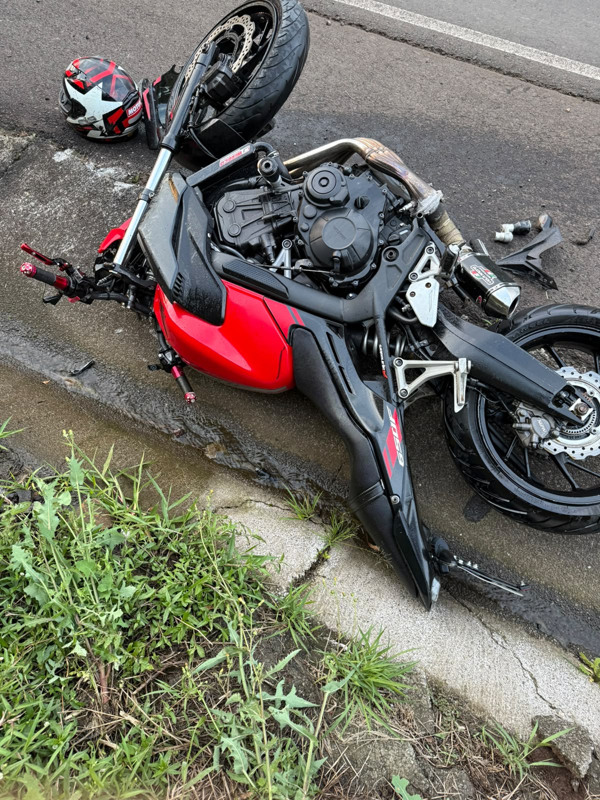 Motociclista morre após colidir contra caminhão na SC-467, em Capinzal