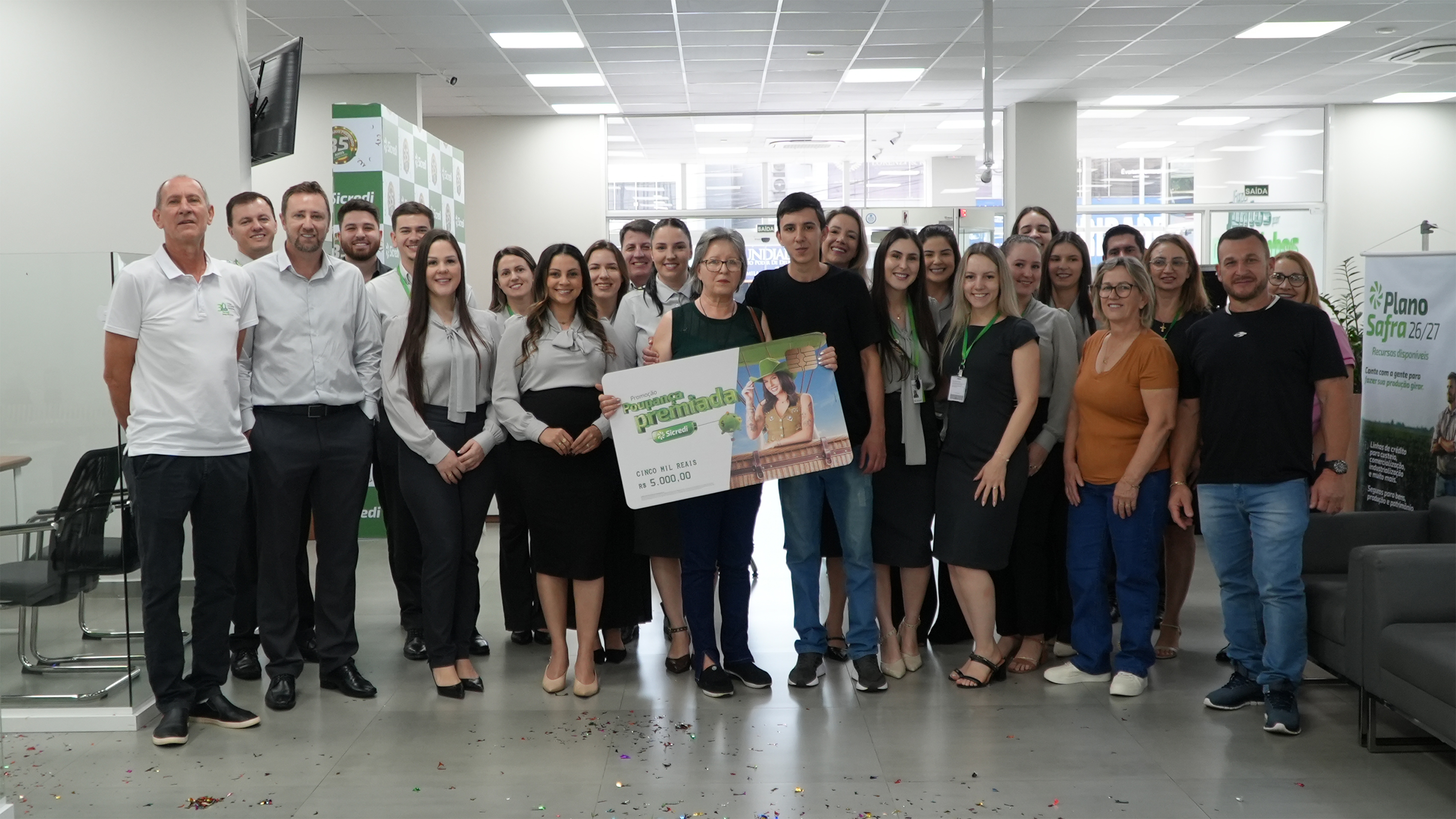 Prêmios em dinheiro do Sicredi saem para moradores de Itapejara d'Oeste e Dois Vizinhos