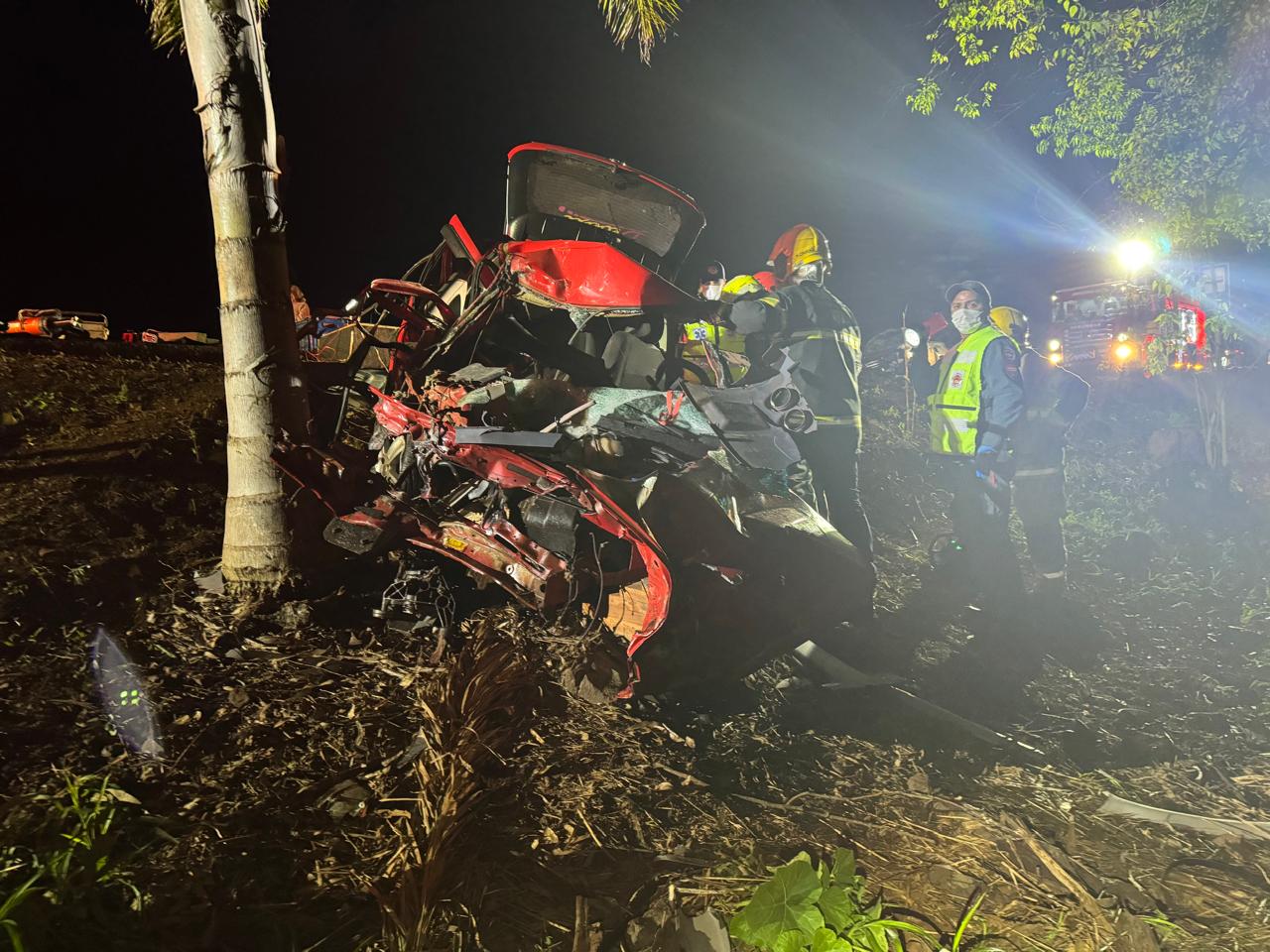 Colisão frontal em Caibi deixa uma pessoa morta e duas feridas