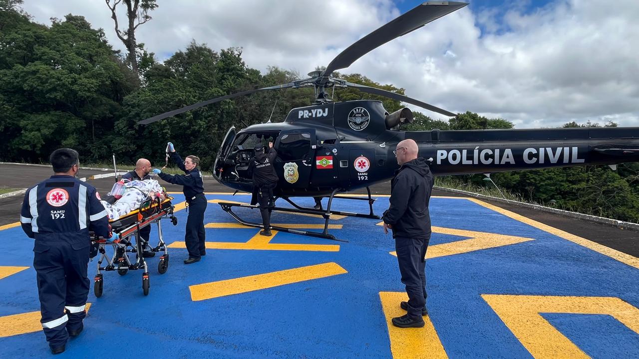 Vítima de acidente na SC-305 é transferida de helicóptero para hospital em Xanxerê