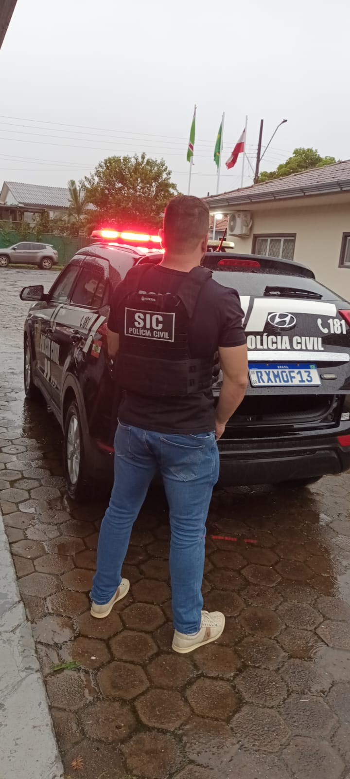Motorista que atropelou quatro pessoas em Nova Erechim se apresenta à polícia e acaba preso