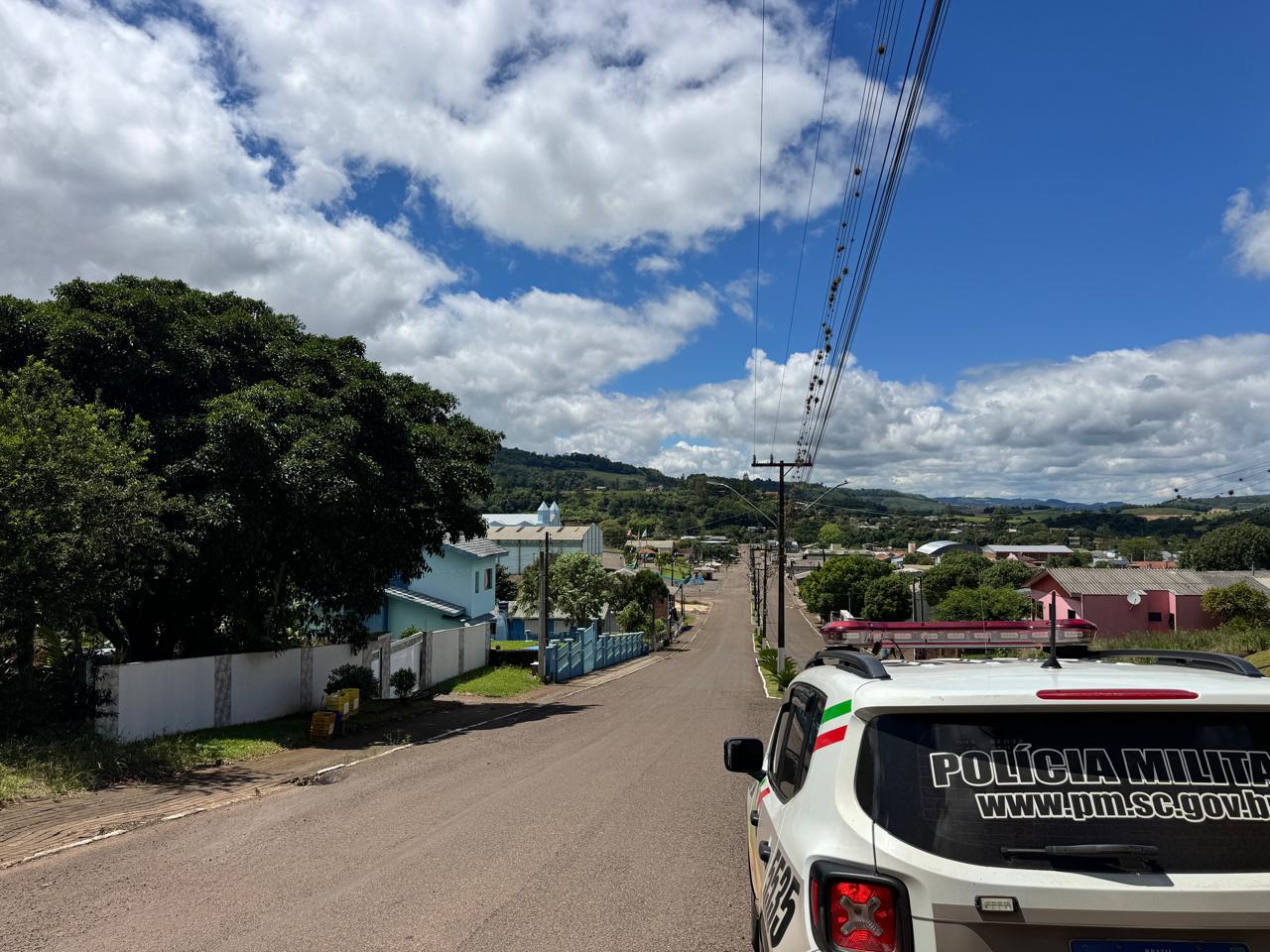 Homem vai à casa de sobrinho, faz ameaças e danifica veículo em São Bernardino