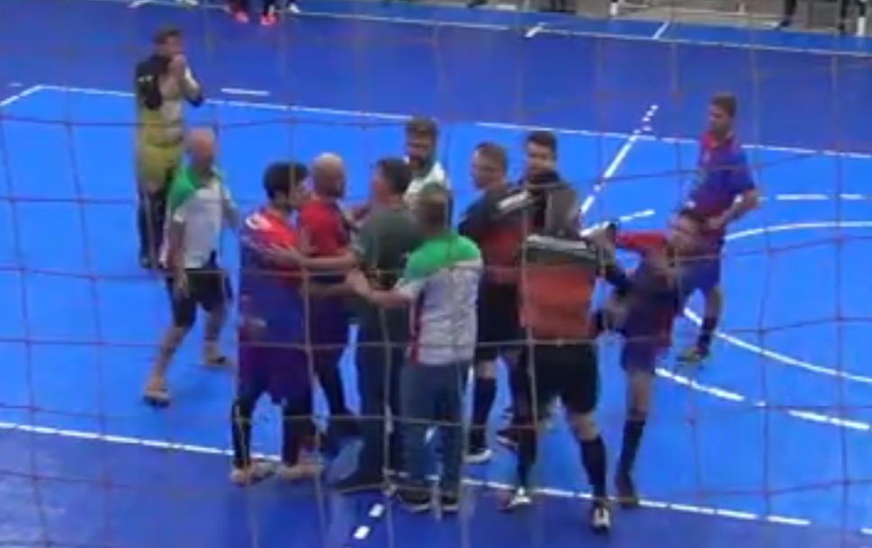 Arbitragem e membros da organização de campeonato de futsal são agredidos durante partida em Palma Sola